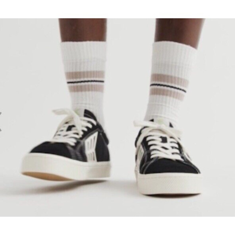 Cariuma Unisex CATIBA PRO Low Black Canvas Contrast Ivory Logo Sneaker M8 / W9.5